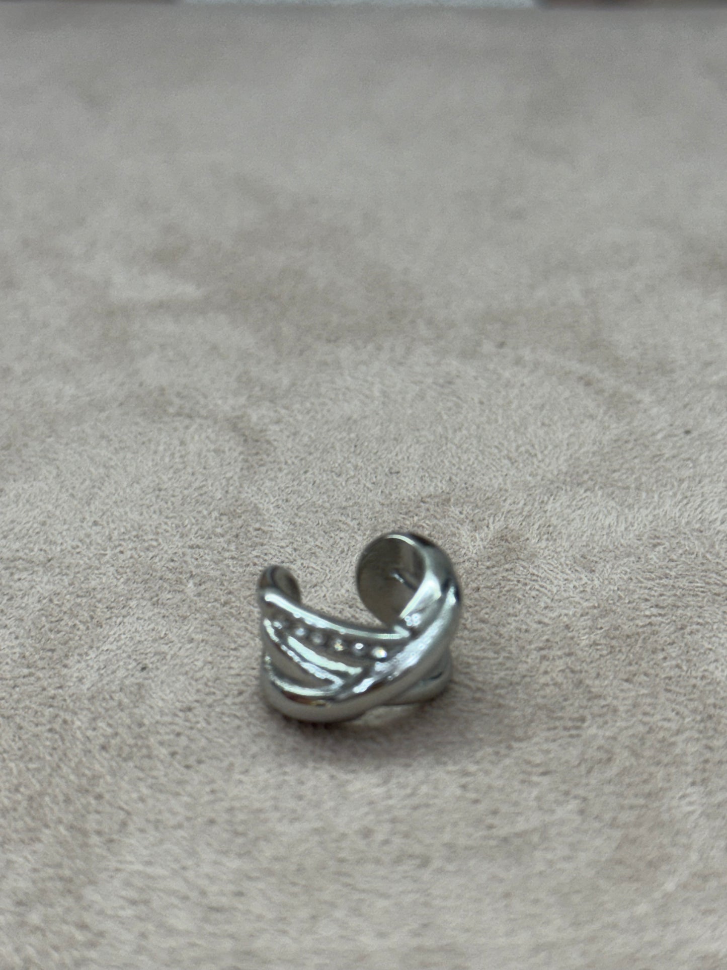 Ear cuff