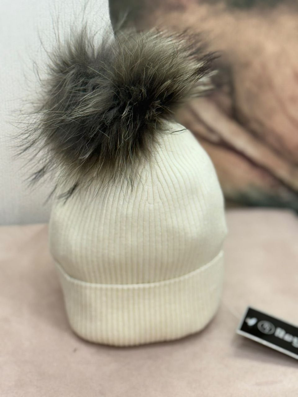 Cappello con pon pon