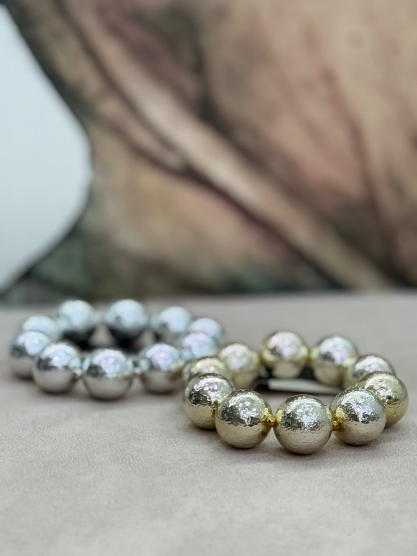 Bracciale elastico con sfere martellate